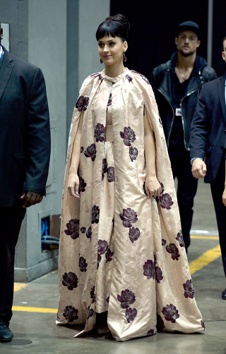 Illustration for article titled Katy Perry Attacked by Highly Aggressive Shower Curtain